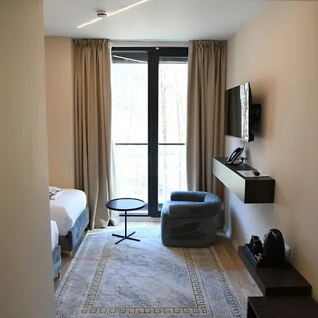 Valbor Hotel *